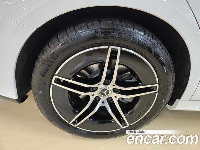 Mercedes-Benz E-Class 2025 — Фото 16/20