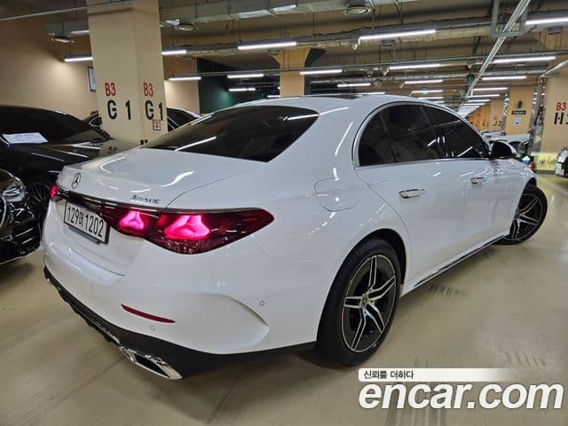 Mercedes-Benz E-Class 2025 — Фото 20/20