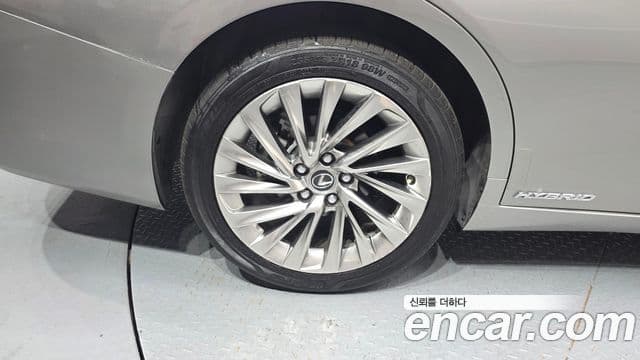 Lexus ES300h 2021 — ფოტო 5/20