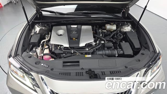 Lexus ES300h 2021 — ფოტო 6/20
