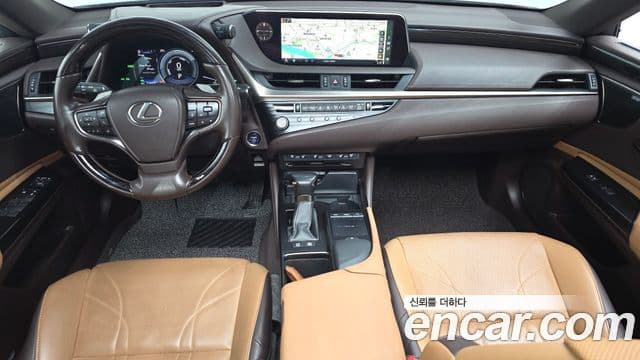 Lexus ES300h 2021 — ფოტო 7/20
