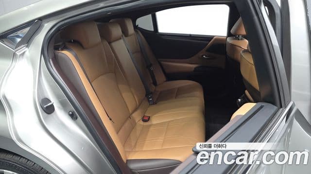 Lexus ES300h 2021 — ფოტო 11/20