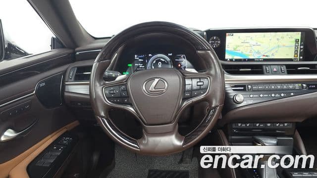 Lexus ES300h 2021 — ფოტო 12/20