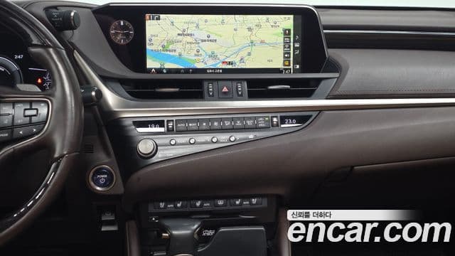Lexus ES300h 2021 — ფოტო 13/20