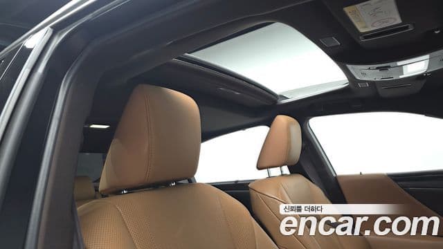 Lexus ES300h 2021 — ფოტო 16/20