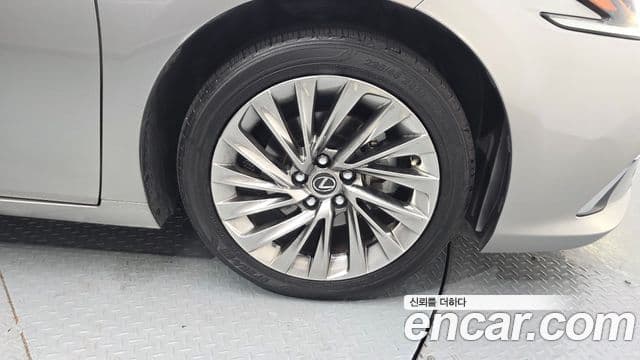 Lexus ES300h 2021 — Şəkil 11/31