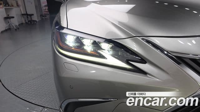 Lexus ES300h 2021 — Şəkil 2/31