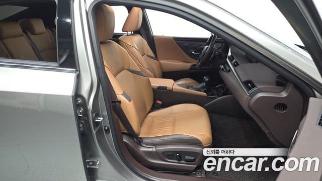 Lexus ES300h 2021 — Şəkil 8/31