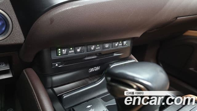 Lexus ES300h 2021 — Şəkil 14/31