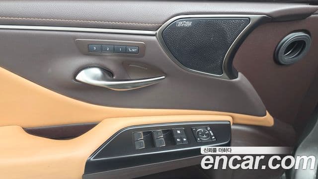 Lexus ES300h 2021 — Şəkil 15/31
