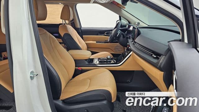 Kia Carnival 2023 — ფოტო 11/20
