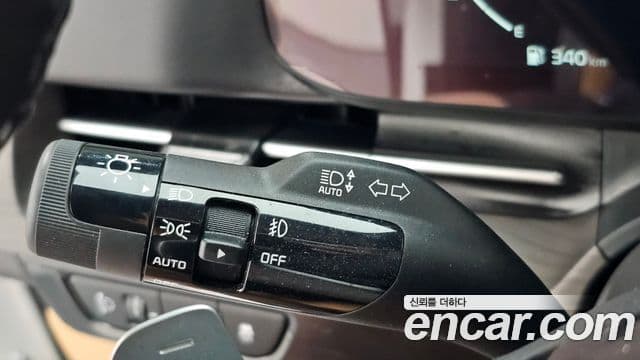 Kia Carnival 2023 — Photo 16/36