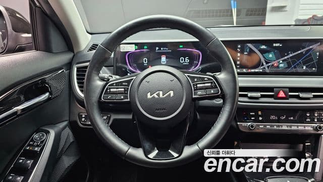Kia Seltos 2023 — Şəkil 13/20