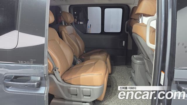 Hyundai Staria 2021 — Фото 12/20