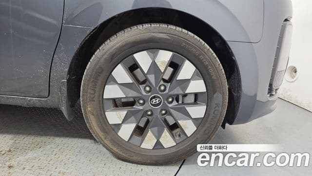 Hyundai Staria 2021 — ფოტო 18/35