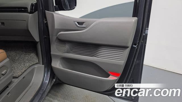 Hyundai Staria 2021 — ფოტო 7/35