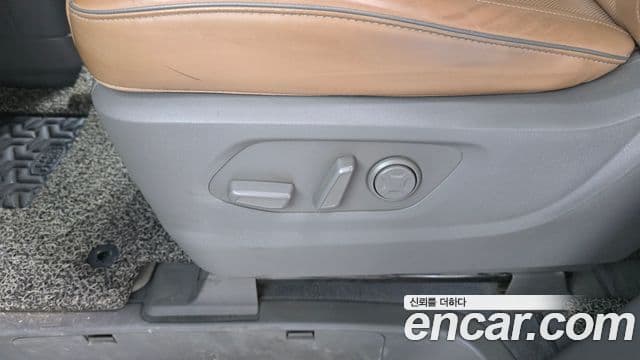 Hyundai Staria 2021 — ფოტო 3/35