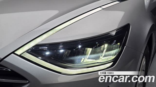 Hyundai Sonata Hybrid 2020 — Photo 19/32