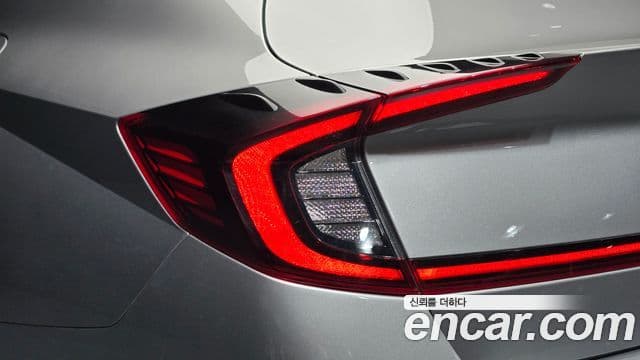 Hyundai Sonata Hybrid 2020 — Photo 15/32