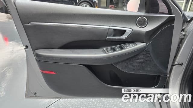 Hyundai Sonata Hybrid 2020 — Photo 16/32
