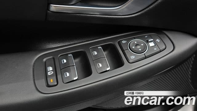 Hyundai Sonata Hybrid 2020 — Photo 1/32