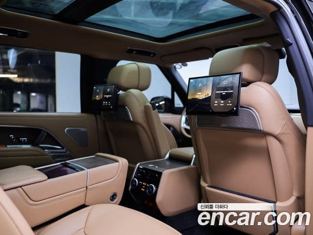 Land Rover Range Rover 2022 — ფოტო 13/20