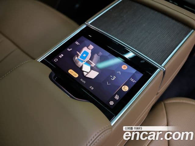 Land Rover Range Rover 2022 — ფოტო 16/20