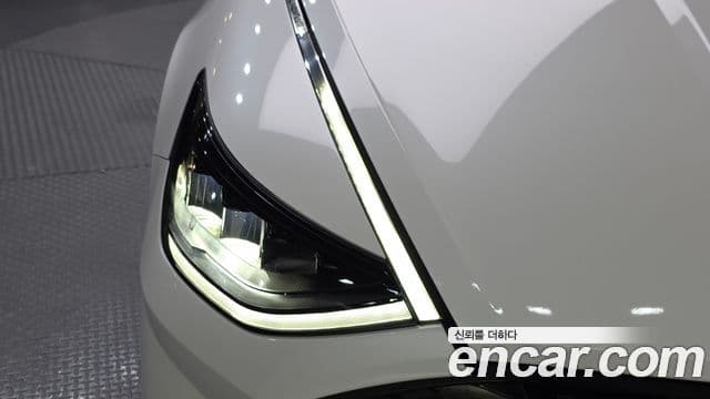 Hyundai Sonata Hybrid 2022 — Photo 10/32