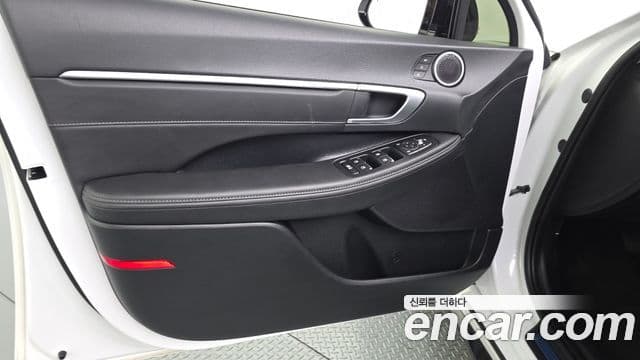 Hyundai Sonata Hybrid 2022 — Photo 9/32