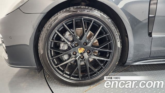 Porsche Panamera 2018 — ფოტო 5/20