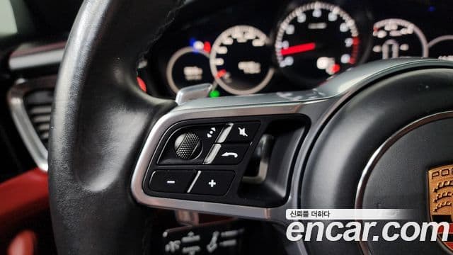 Porsche Panamera 2018 — ფოტო 17/20