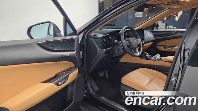 Lexus NX350h 2023 — Фото 10/20