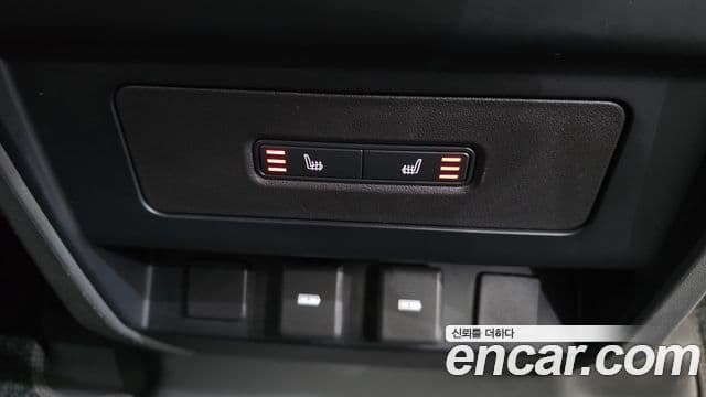 Land Rover Defender 2023 — ფოტო 18/20