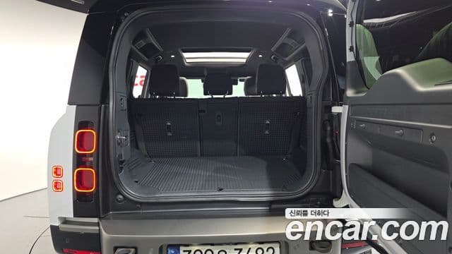 Land Rover Defender 2023 — ფოტო 20/20