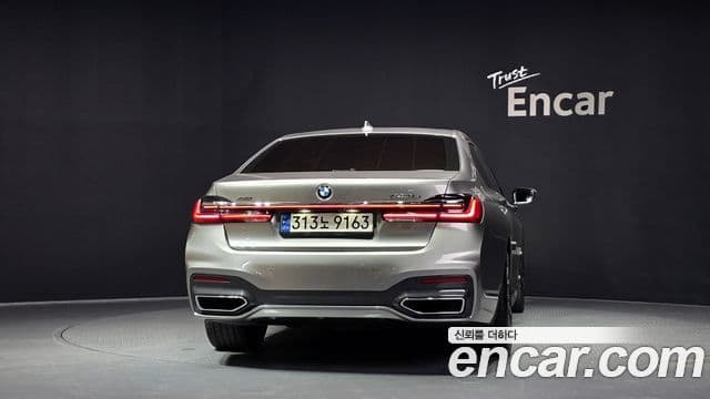 BMW 7 Series 2021 — ფოტო 4/20