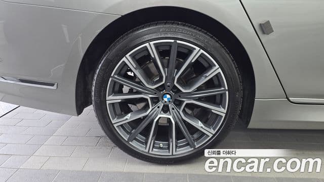 BMW 7 Series 2021 — ფოტო 5/20