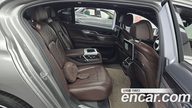 BMW 7 Series 2021 — ფოტო 12/20
