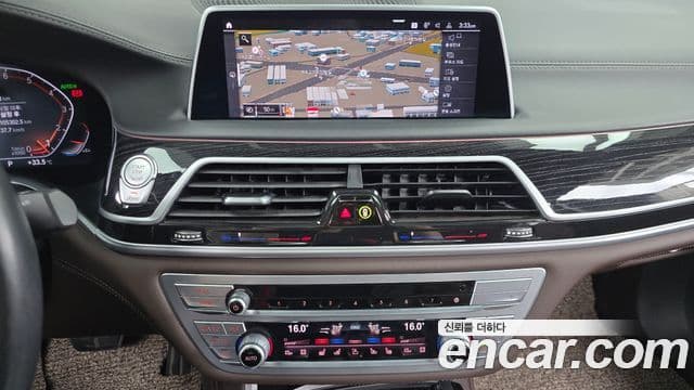 BMW 7 Series 2021 — ფოტო 14/20