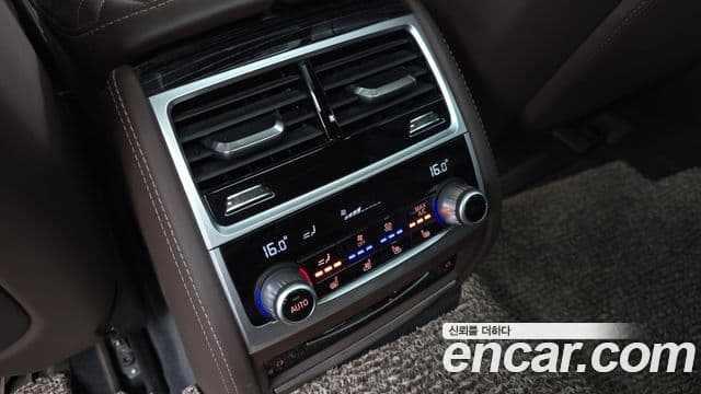 BMW 7 Series 2021 — ფოტო 18/20
