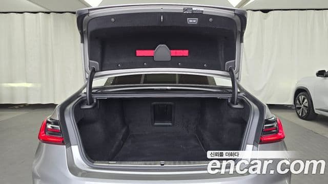 BMW 7 Series 2021 — ფოტო 20/20