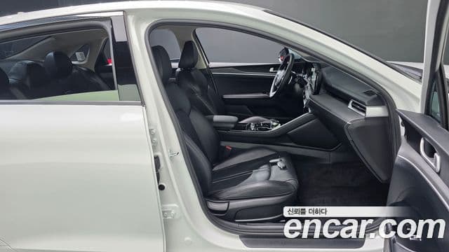 Kia K5 2023 — Şəkil 28/30