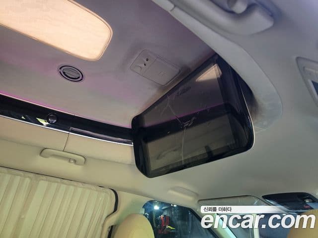 Kia Carnival 2022 — ფოტო 17/20
