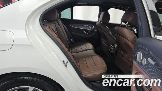 Mercedes-Benz E-Class 2022 — Şəkil 12/20
