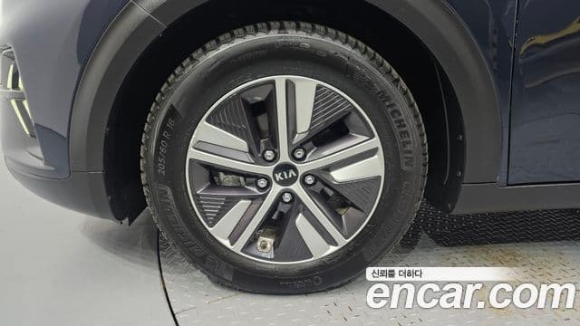 Kia Niro 2020 — фото 5 из 20