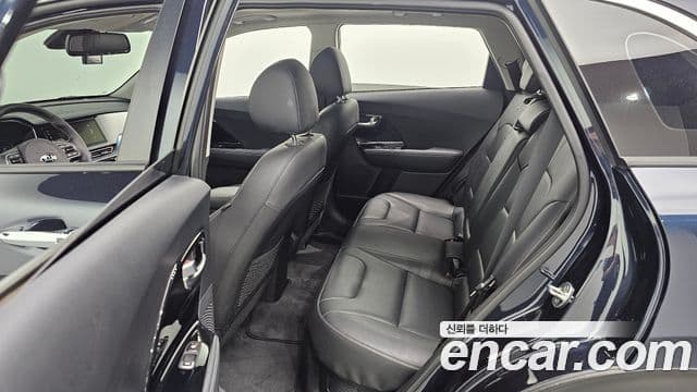 Kia Niro 2020 — ფოტო 13/20
