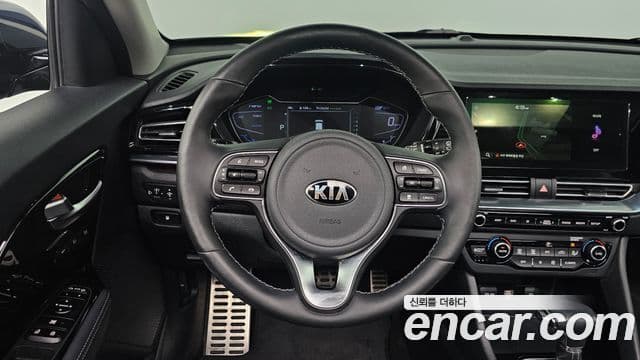 Kia Niro 2020 — ფოტო 14/20