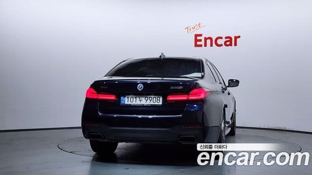 BMW 5 Series 2023 — ფოტო 4/20