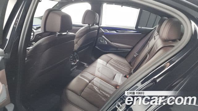 BMW 5 Series 2023 — ფოტო 20/20