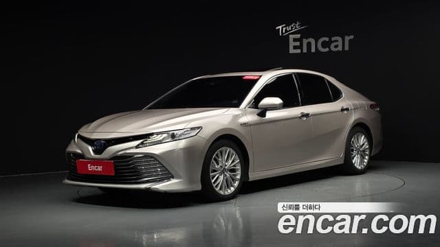 Toyota Camry 2018 — Şəkil 12/37