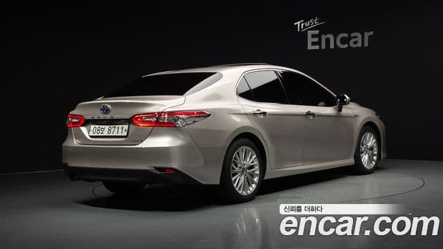 Toyota Camry 2018 — Şəkil 27/37